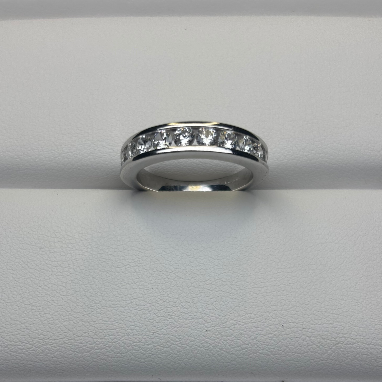 9ct White Dress Ring Div129