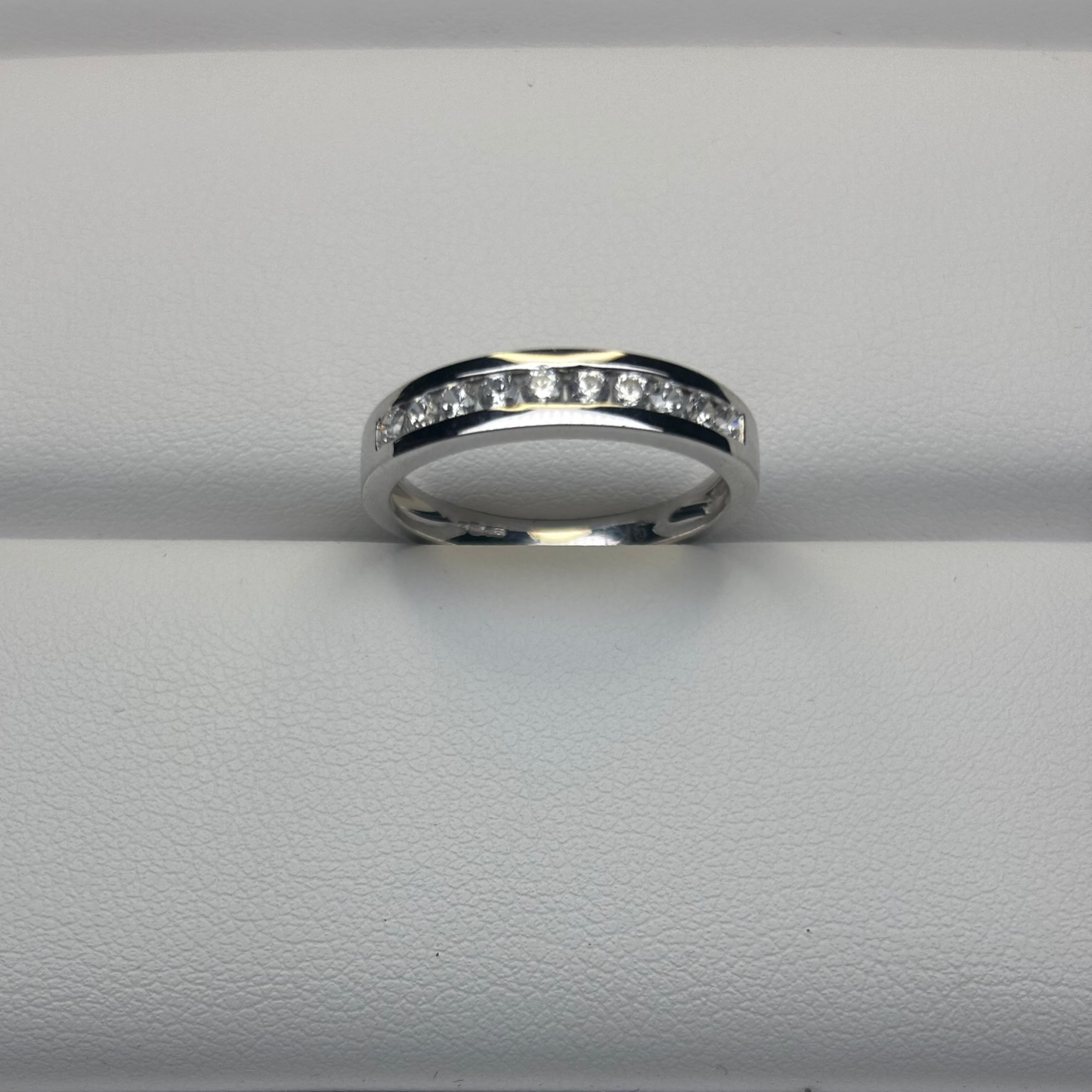 9ct White Dress Ring Div126