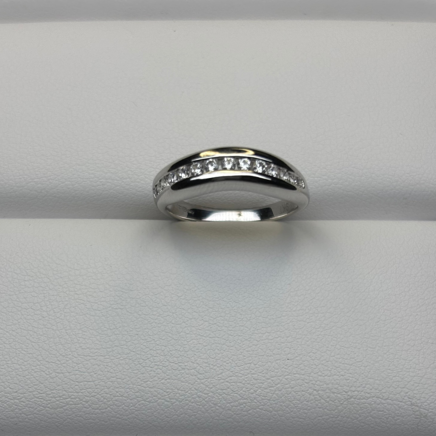 9ct White Dress Ring Div203