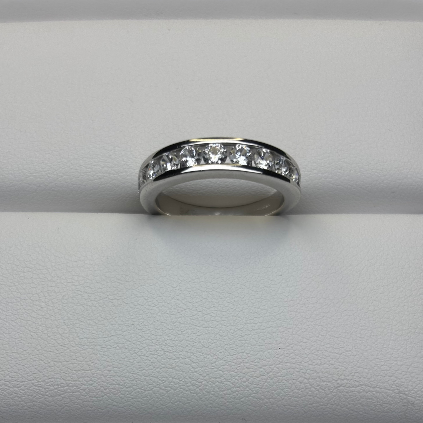 9ct White Dress Ring Div204