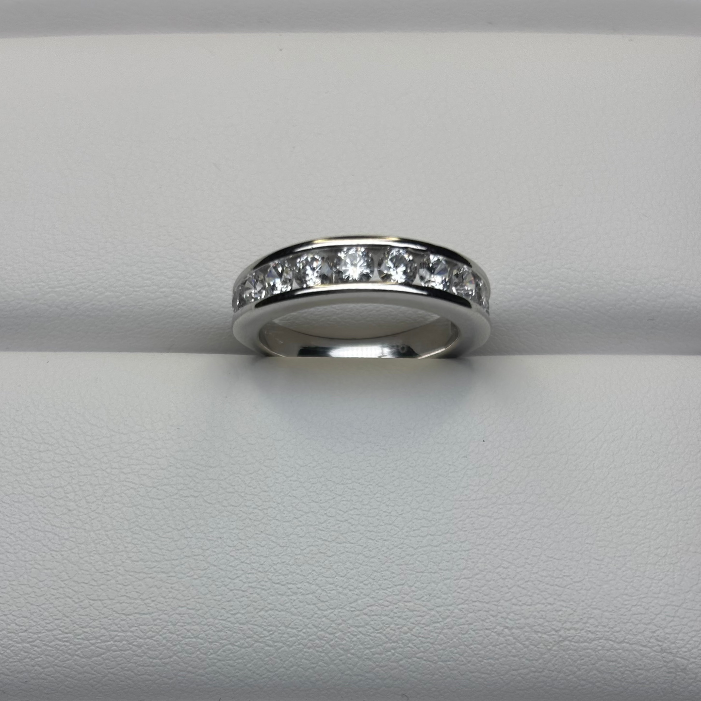 9ct White Dress Ring Div205