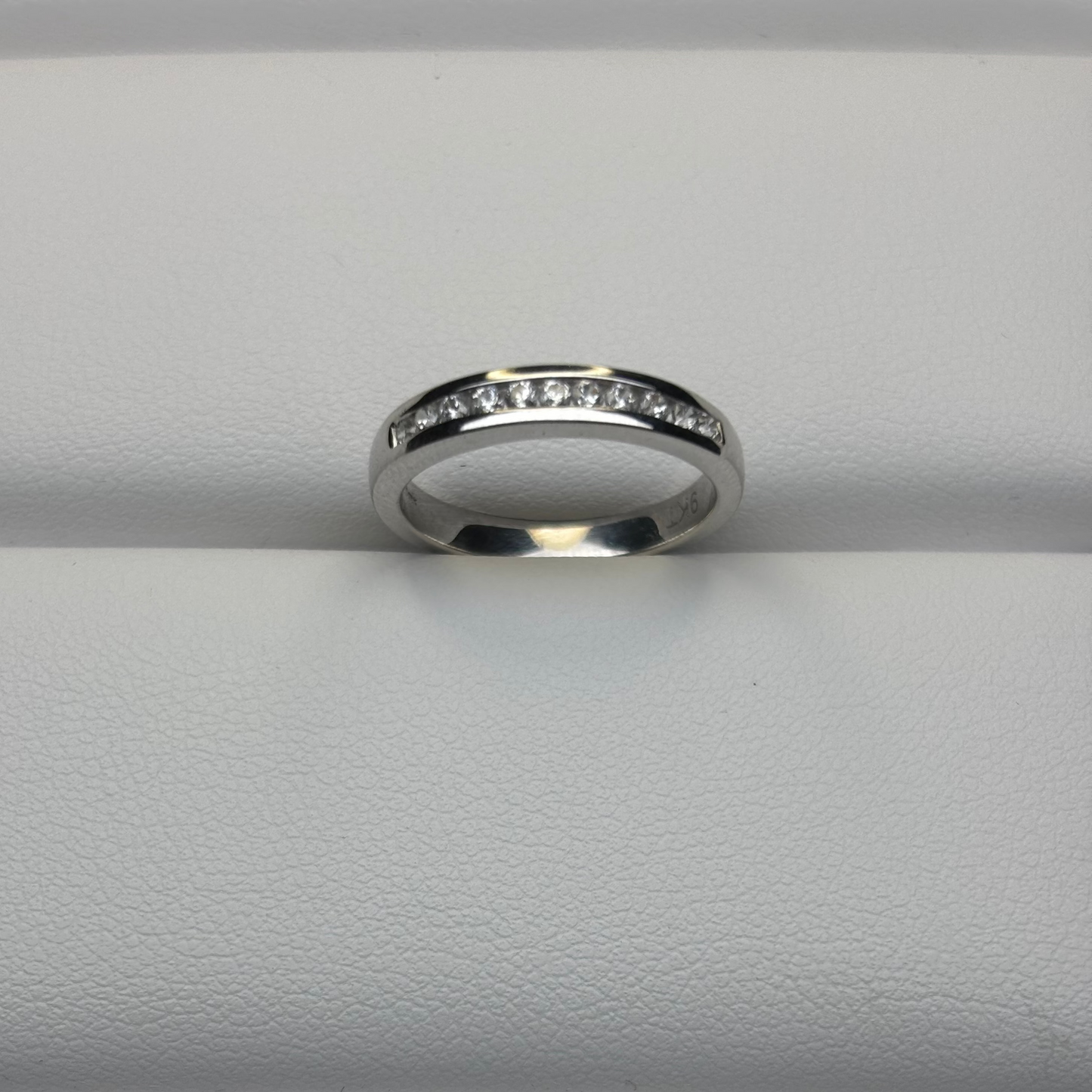 9ct White Dress Ring Div207